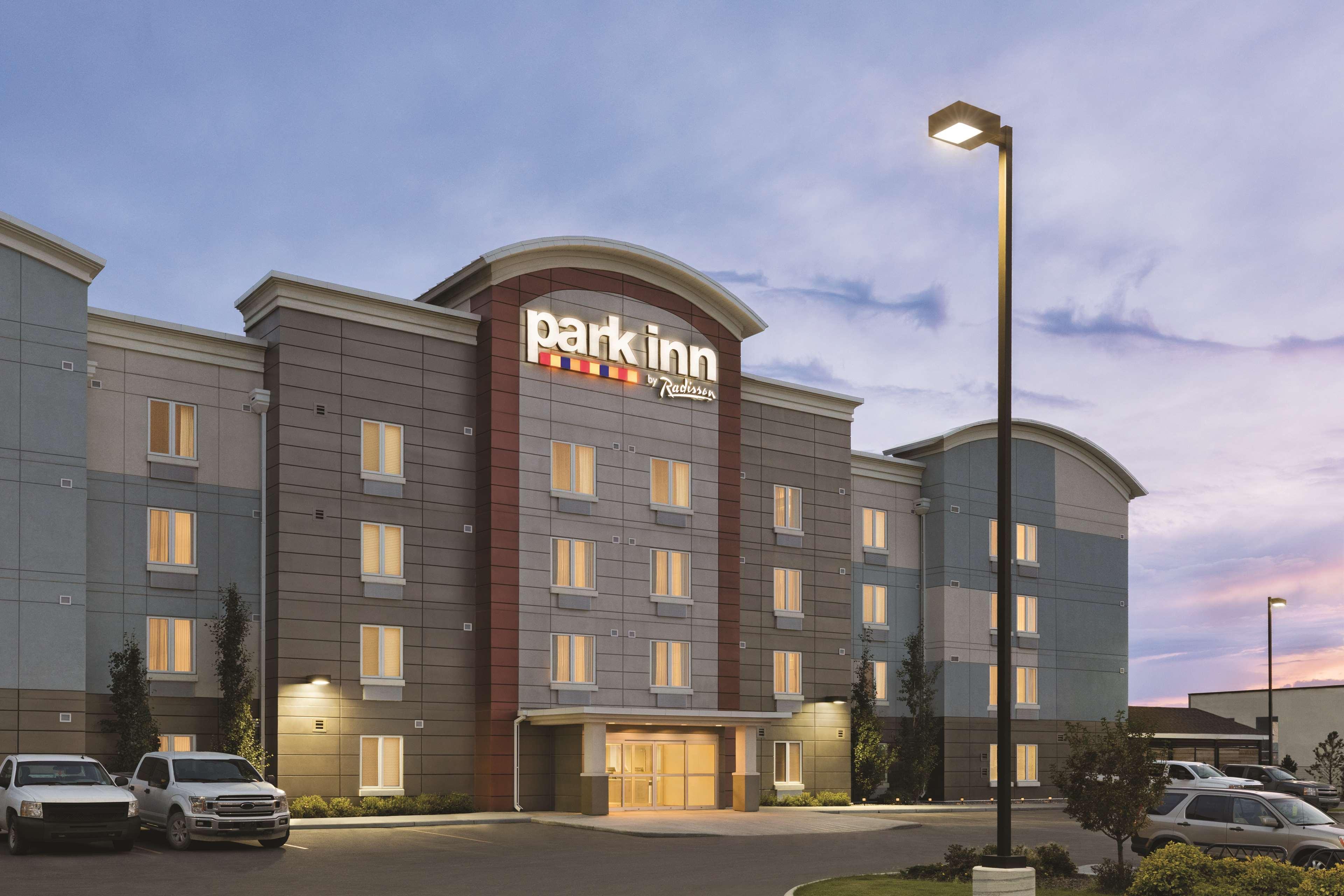 Park Inn By Radisson, Calgary Airport North, Ab מראה חיצוני תמונה